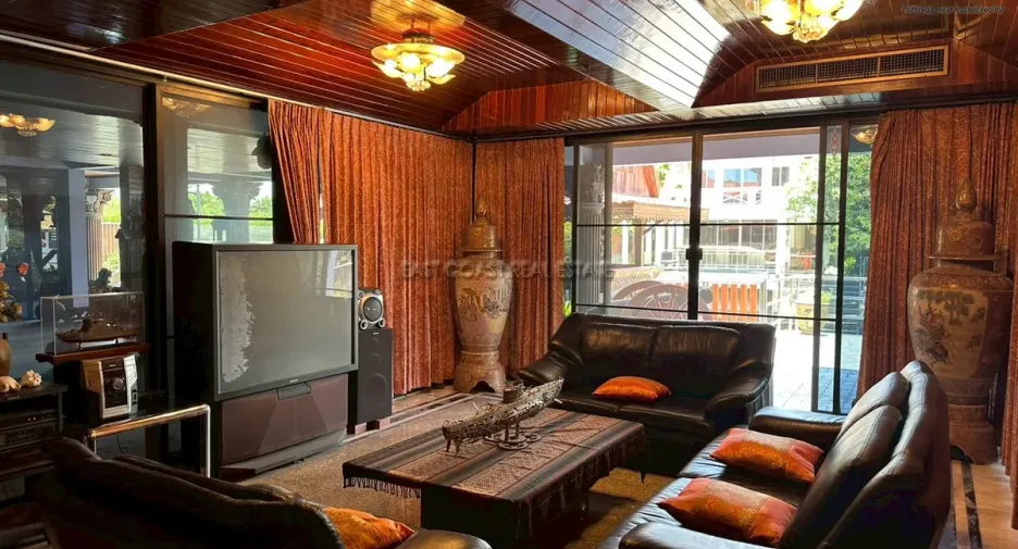 For sale 5 bedrooms house in Na Jomtien, Pattaya
