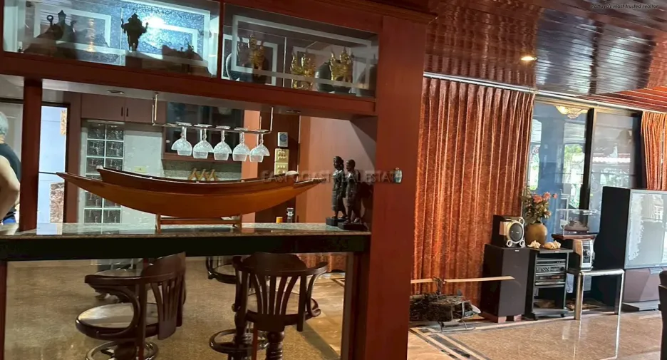 For sale 5 bedrooms house in Na Jomtien, Pattaya
