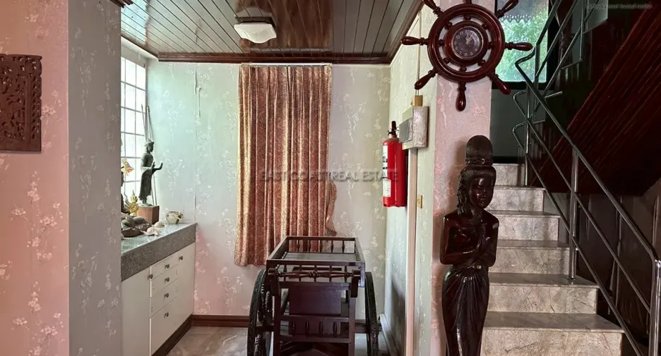 For sale 5 bedrooms house in Na Jomtien, Pattaya