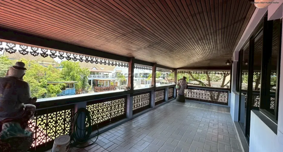 For sale 5 bedrooms house in Na Jomtien, Pattaya