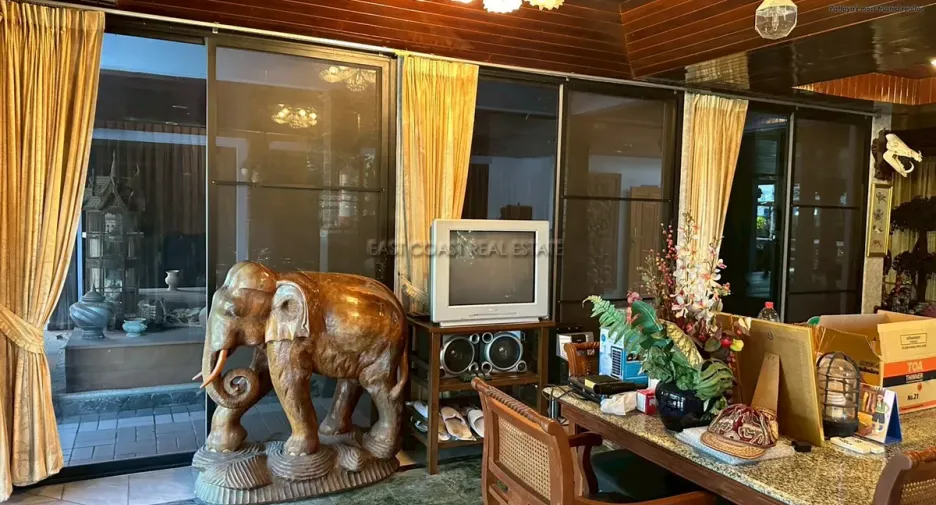 For sale 5 bedrooms house in Na Jomtien, Pattaya