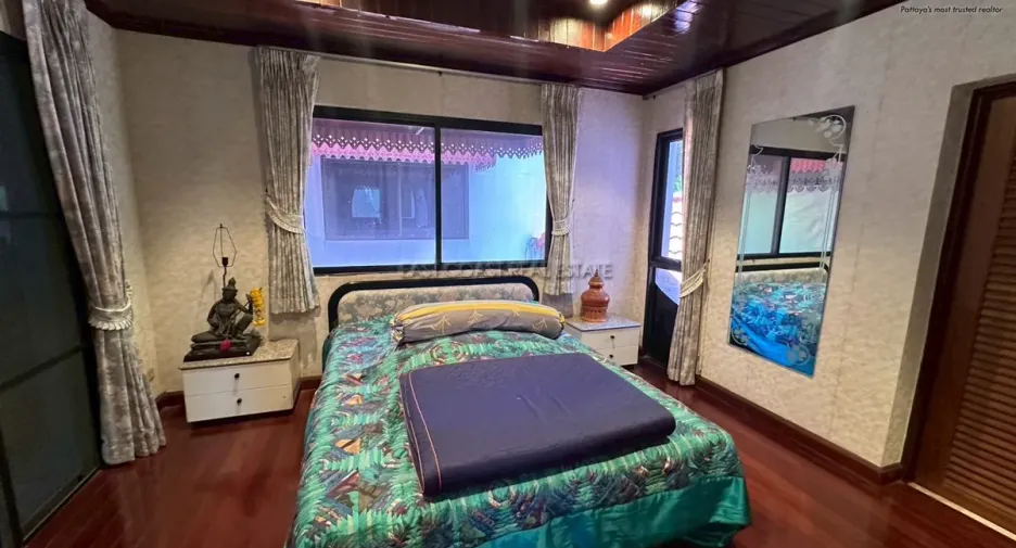 For sale 5 bedrooms house in Na Jomtien, Pattaya
