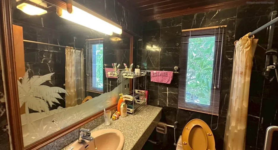 For sale 5 bedrooms house in Na Jomtien, Pattaya