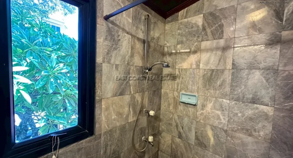 For sale 5 bedrooms house in Na Jomtien, Pattaya