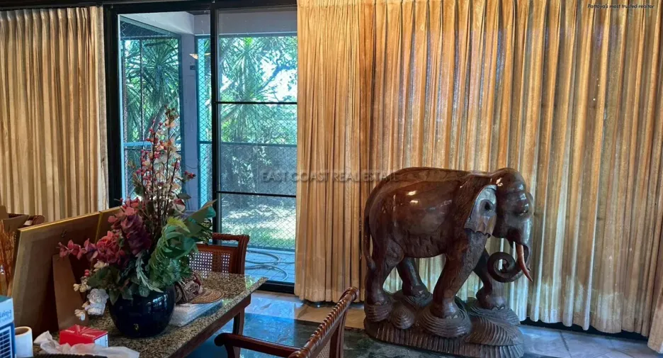 For sale 5 bedrooms house in Na Jomtien, Pattaya