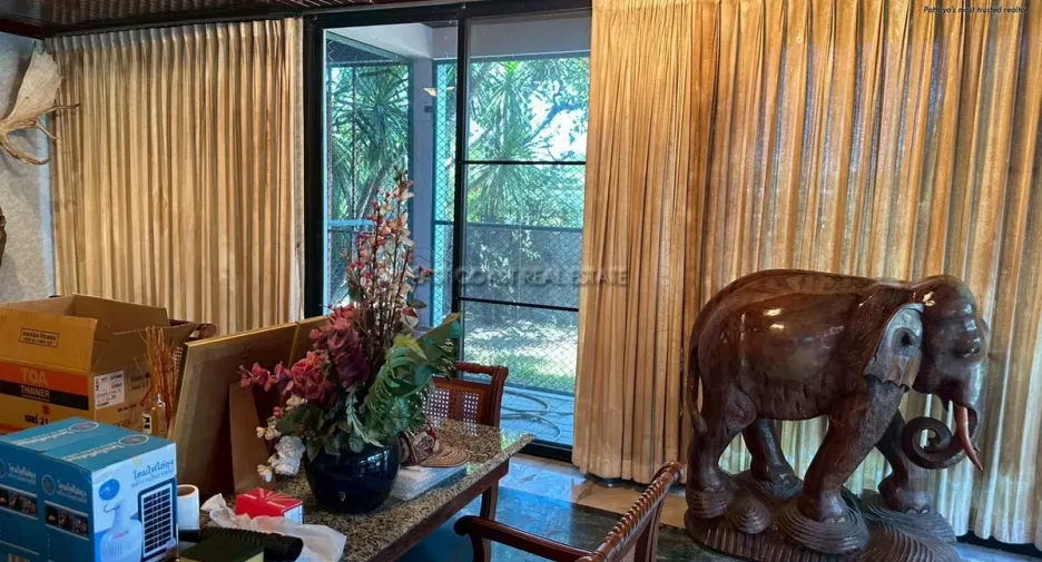 For sale 5 bedrooms house in Na Jomtien, Pattaya