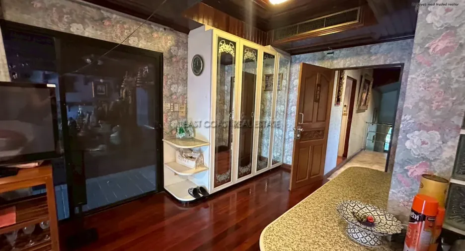 For sale 5 bedrooms house in Na Jomtien, Pattaya