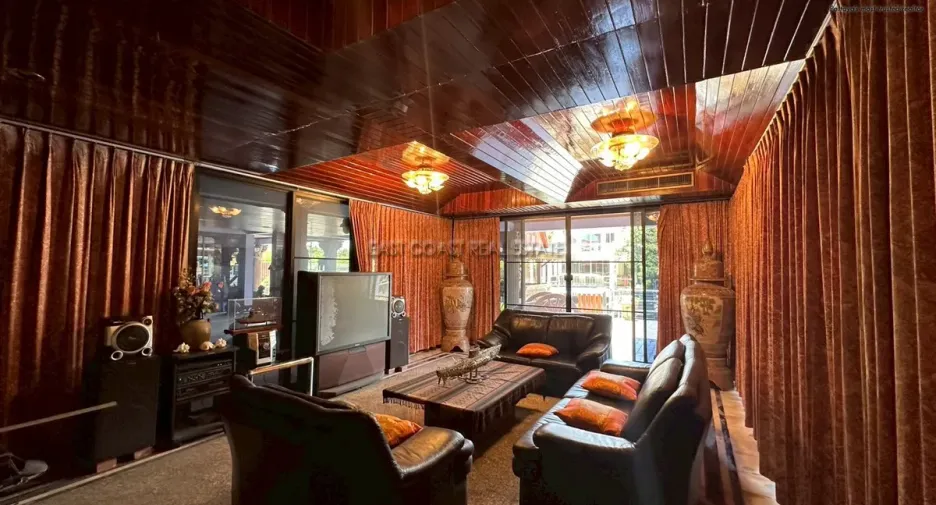For sale 5 bedrooms house in Na Jomtien, Pattaya