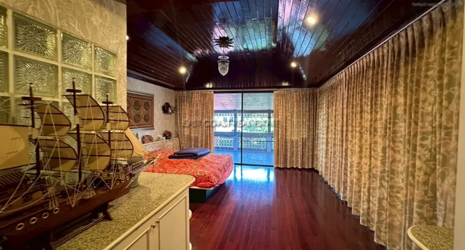 For sale 5 bedrooms house in Na Jomtien, Pattaya