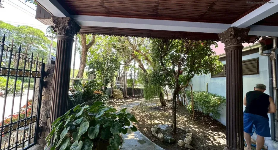For sale 5 bedrooms house in Na Jomtien, Pattaya