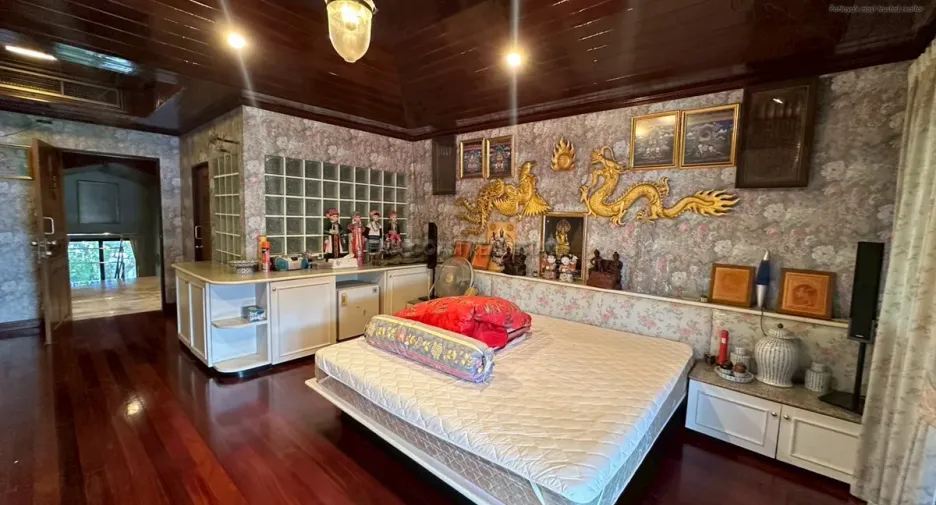 For sale 5 bedrooms house in Na Jomtien, Pattaya