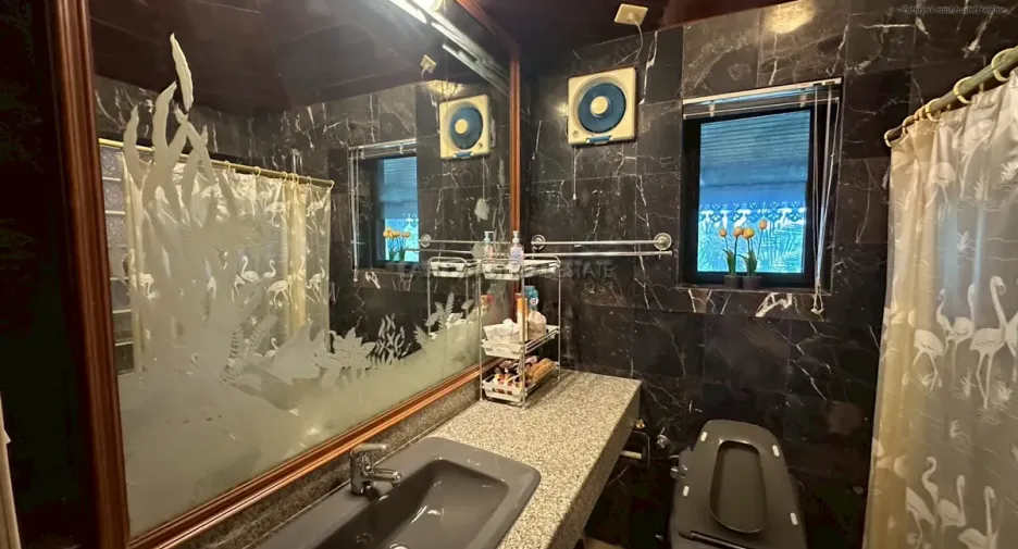 For sale 5 bedrooms house in Na Jomtien, Pattaya