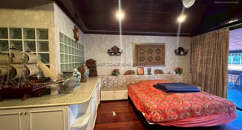 For sale 5 bedrooms house in Na Jomtien, Pattaya