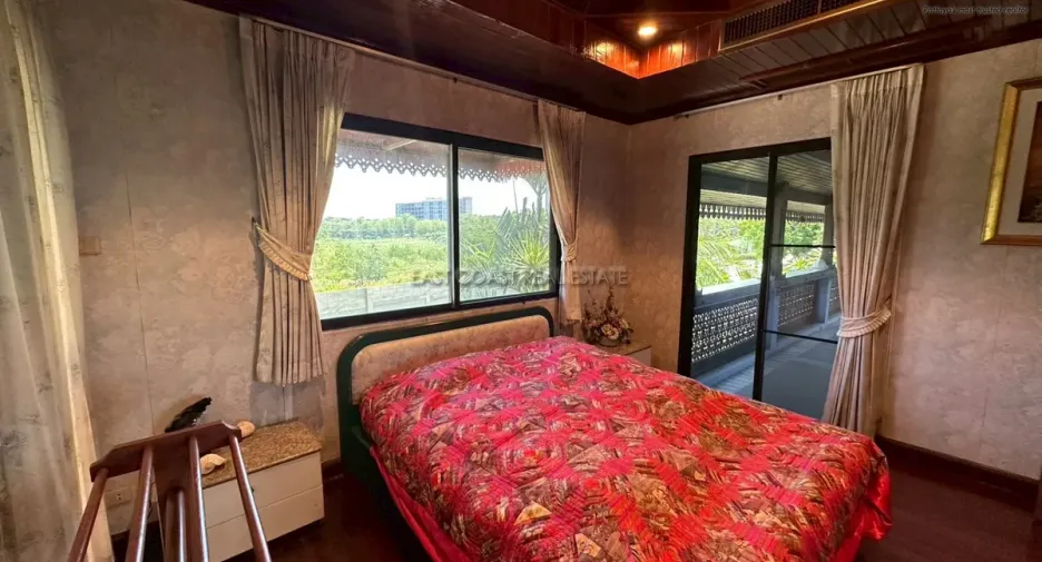 For sale 5 bedrooms house in Na Jomtien, Pattaya