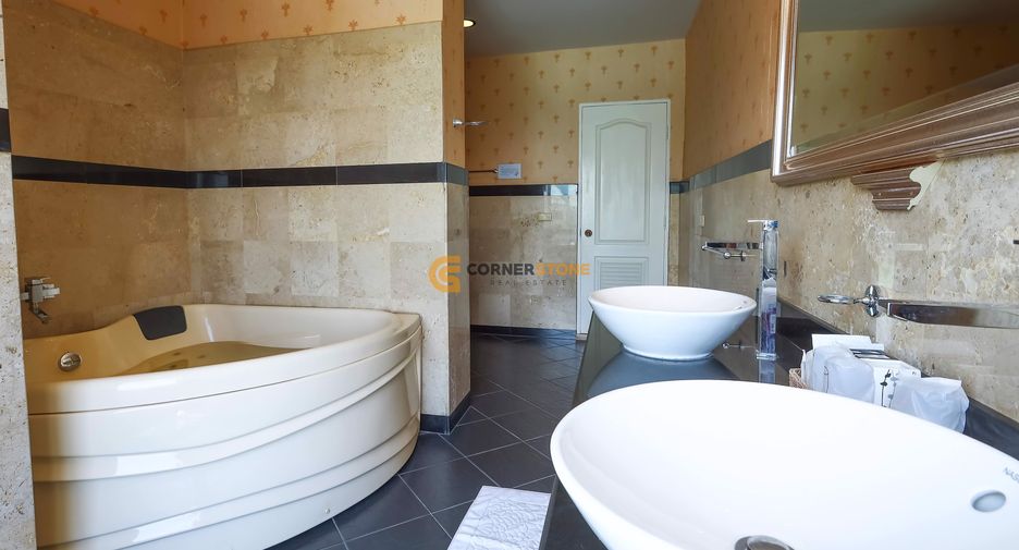 For sale 5 bedrooms condo in Mueang Chon Buri, Chonburi