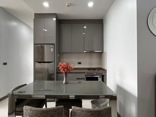 Condo en venta de 2 habitaciones en Bang Rak, Bangkok