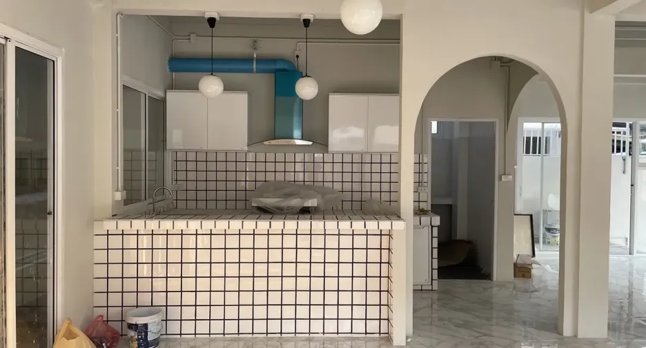 Haus zur Miete und zum Kauf mit 3 Zimmer in Huai Khwang, Bangkok