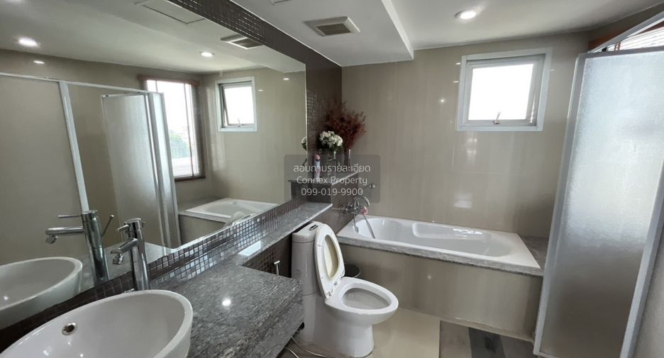 For rent 2 bedrooms condo in Phaya Thai, Bangkok