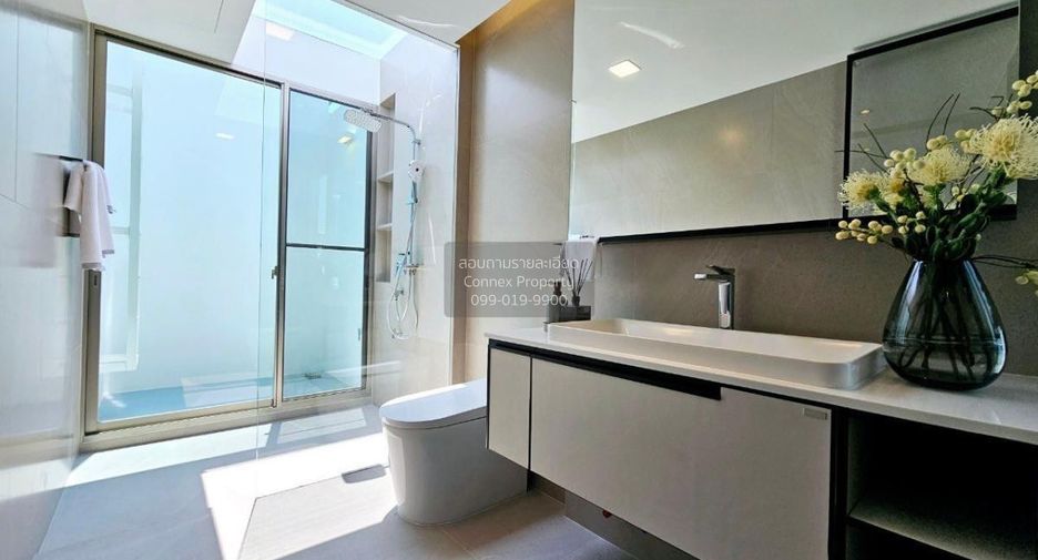 For rent 3 bedrooms house in Saphan Sung, Bangkok