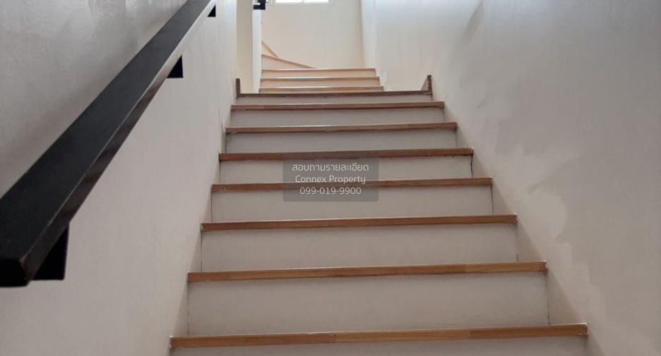 For rent 3 bedrooms townhouse in Suan Luang, Bangkok