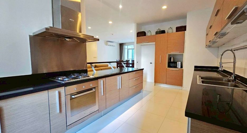For rent 4 bedrooms condo in Watthana, Bangkok