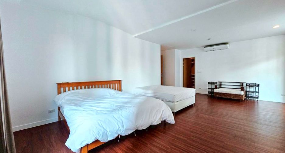 For rent 4 bedrooms condo in Watthana, Bangkok