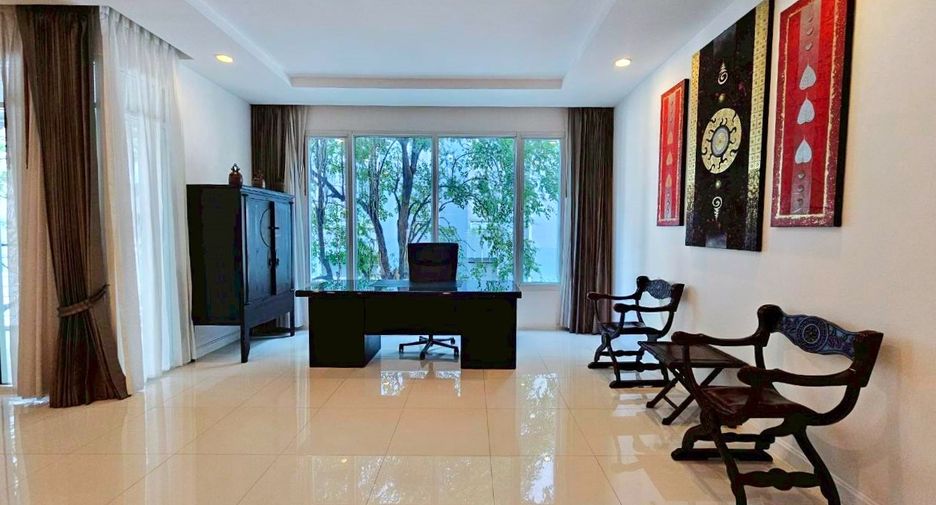 For rent 4 bedrooms condo in Watthana, Bangkok
