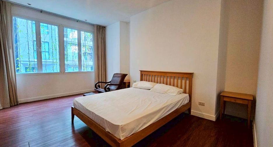 For rent 4 bedrooms condo in Watthana, Bangkok
