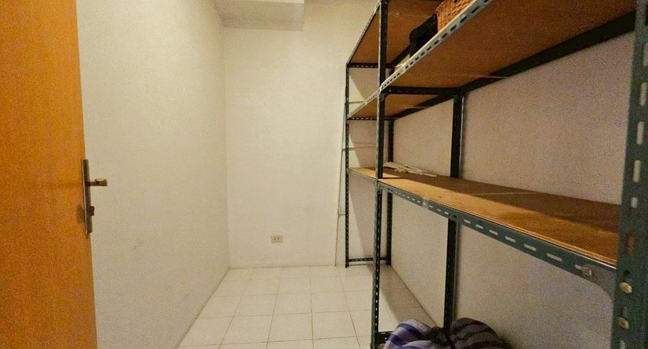 For rent 4 bedrooms condo in Watthana, Bangkok