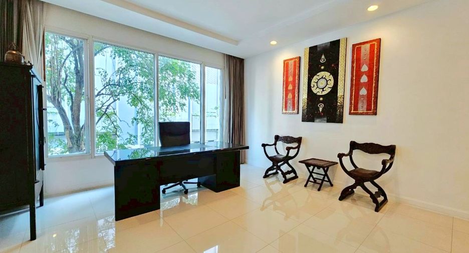 For rent 4 bedrooms condo in Watthana, Bangkok