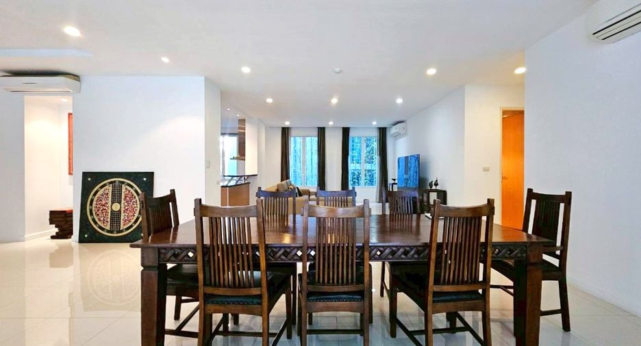 For rent 4 bedrooms condo in Watthana, Bangkok