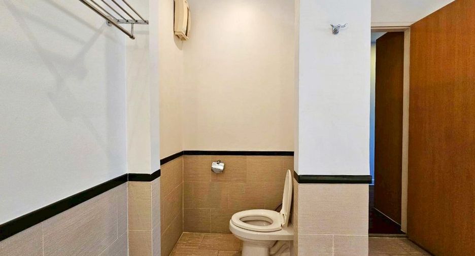 For rent 4 bedrooms condo in Watthana, Bangkok