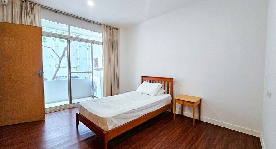 For rent 4 bedrooms condo in Watthana, Bangkok