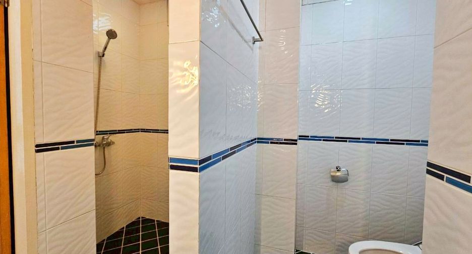 For rent 4 bedrooms condo in Watthana, Bangkok