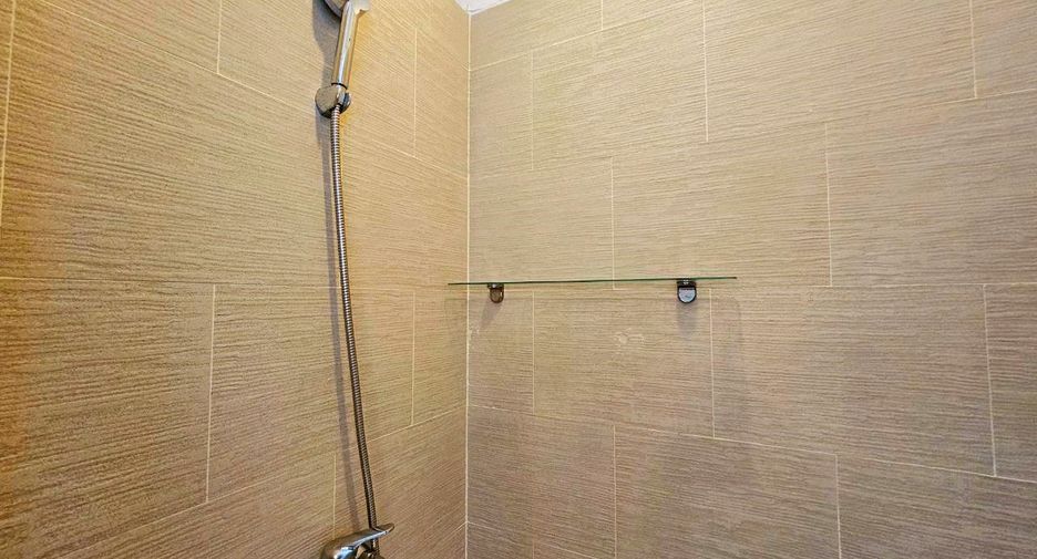 For rent 4 bedrooms condo in Watthana, Bangkok