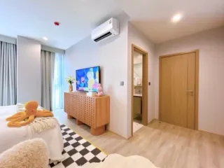 For rent 3 bedrooms condo in Huai Khwang, Bangkok