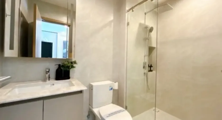 For rent 3 bedrooms condo in Huai Khwang, Bangkok
