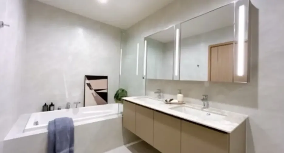 For rent 3 bedrooms condo in Huai Khwang, Bangkok