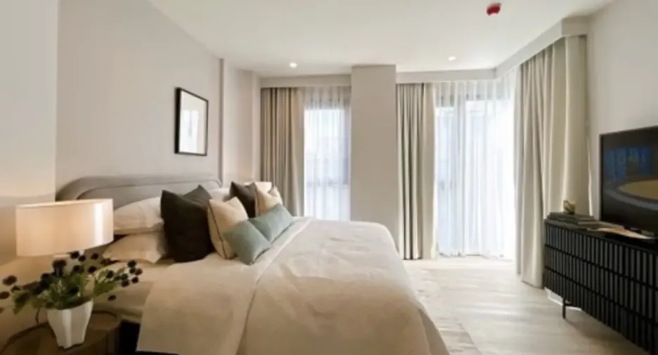 For rent 3 bedrooms condo in Huai Khwang, Bangkok
