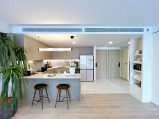 For rent 3 bedrooms condo in Huai Khwang, Bangkok