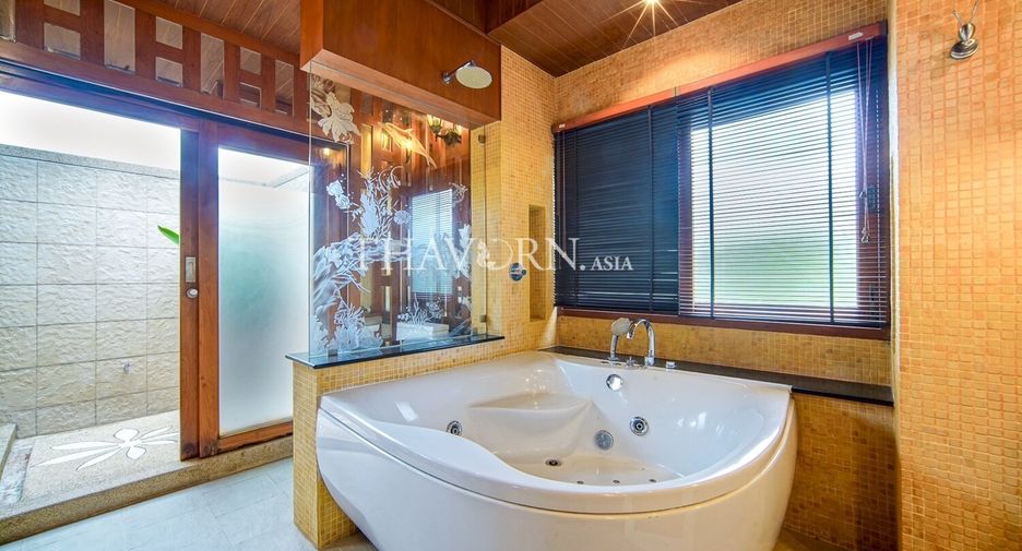 For sale 4 bedrooms house in Bang Lamung, Chonburi