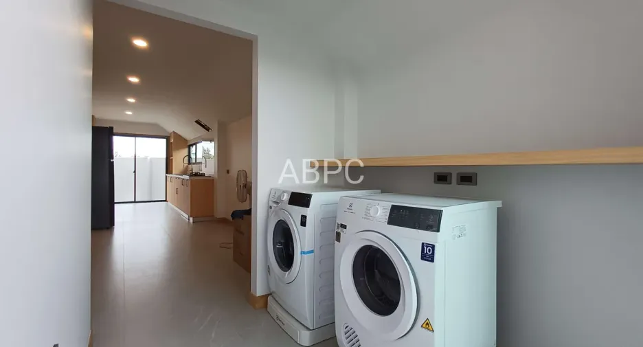 For rent and for sale 4 bedrooms house in Bang Lamung, Chonburi