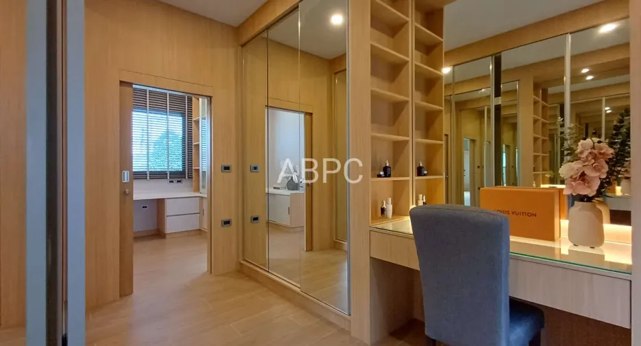 For rent and for sale 4 bedrooms house in Bang Lamung, Chonburi