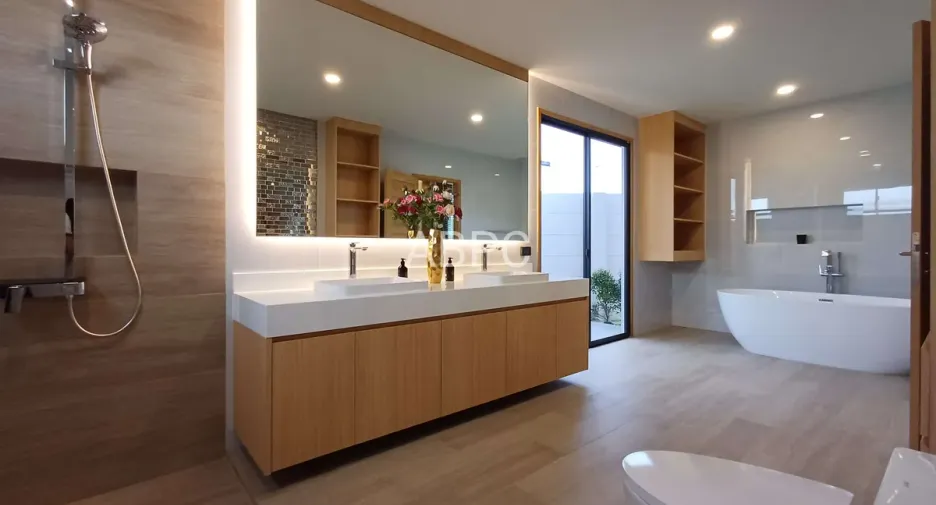 For rent and for sale 4 bedrooms house in Bang Lamung, Chonburi