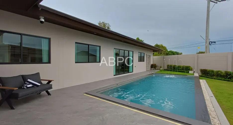 For rent and for sale 4 bedrooms house in Bang Lamung, Chonburi