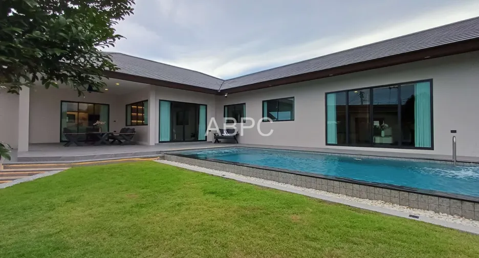 For rent and for sale 4 bedrooms house in Bang Lamung, Chonburi