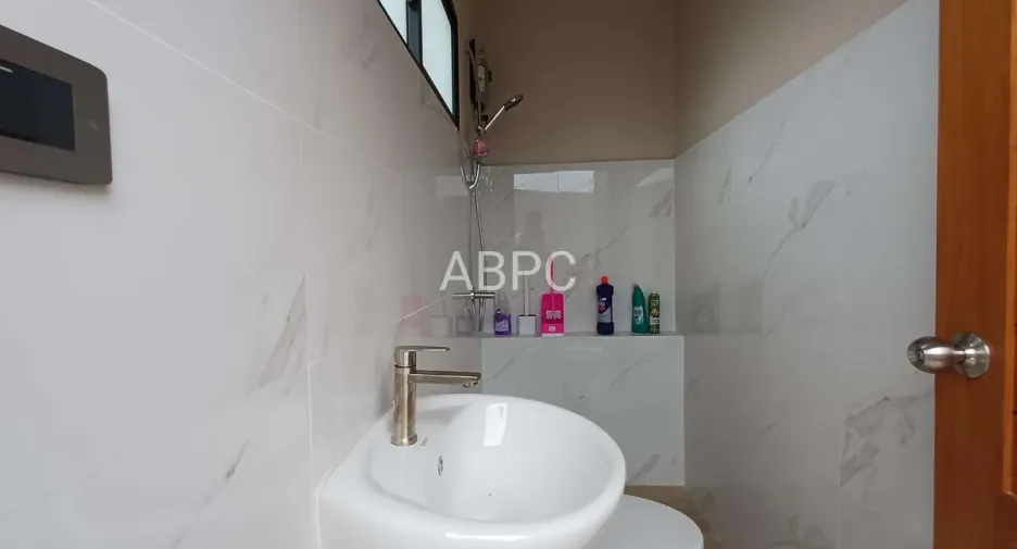 For rent and for sale 4 bedrooms house in Bang Lamung, Chonburi