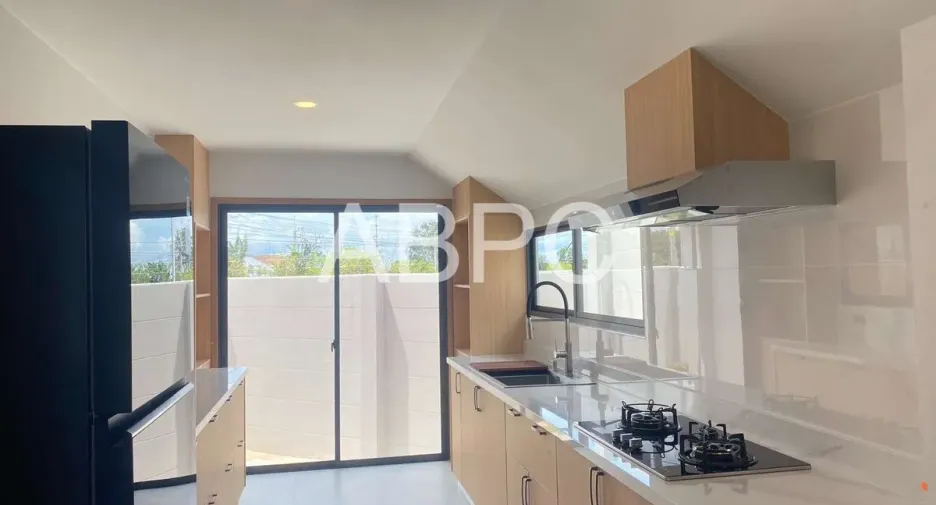 For rent and for sale 4 bedrooms house in Bang Lamung, Chonburi