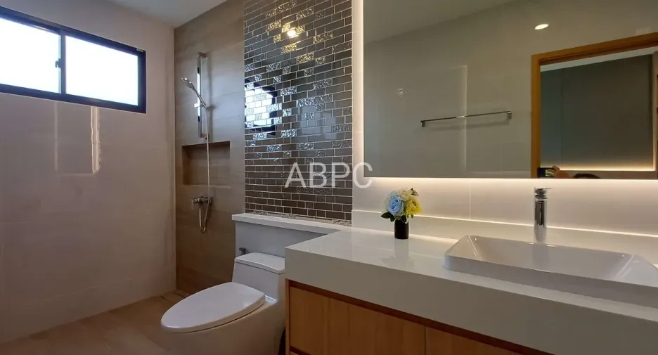 For rent and for sale 4 bedrooms house in Bang Lamung, Chonburi