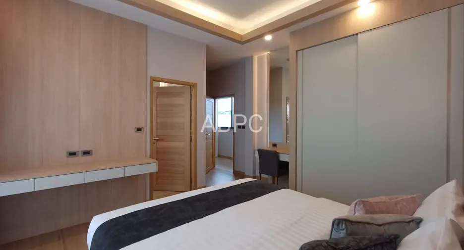 For rent and for sale 4 bedrooms house in Bang Lamung, Chonburi